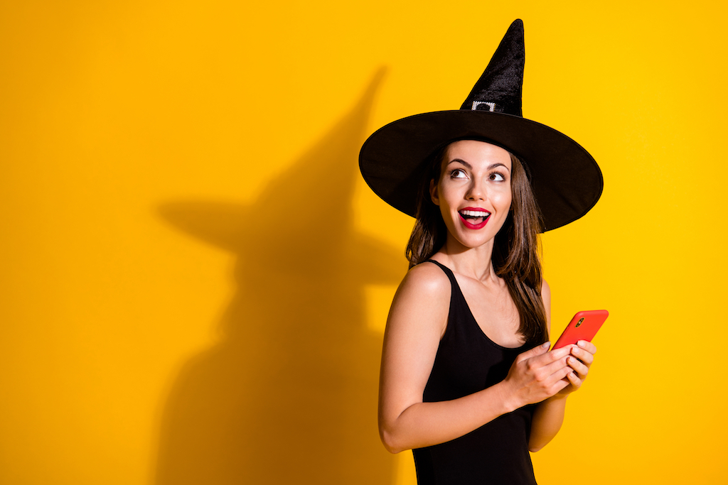 6 Spooktacular Halloween Voicemail Greetings for Your Business