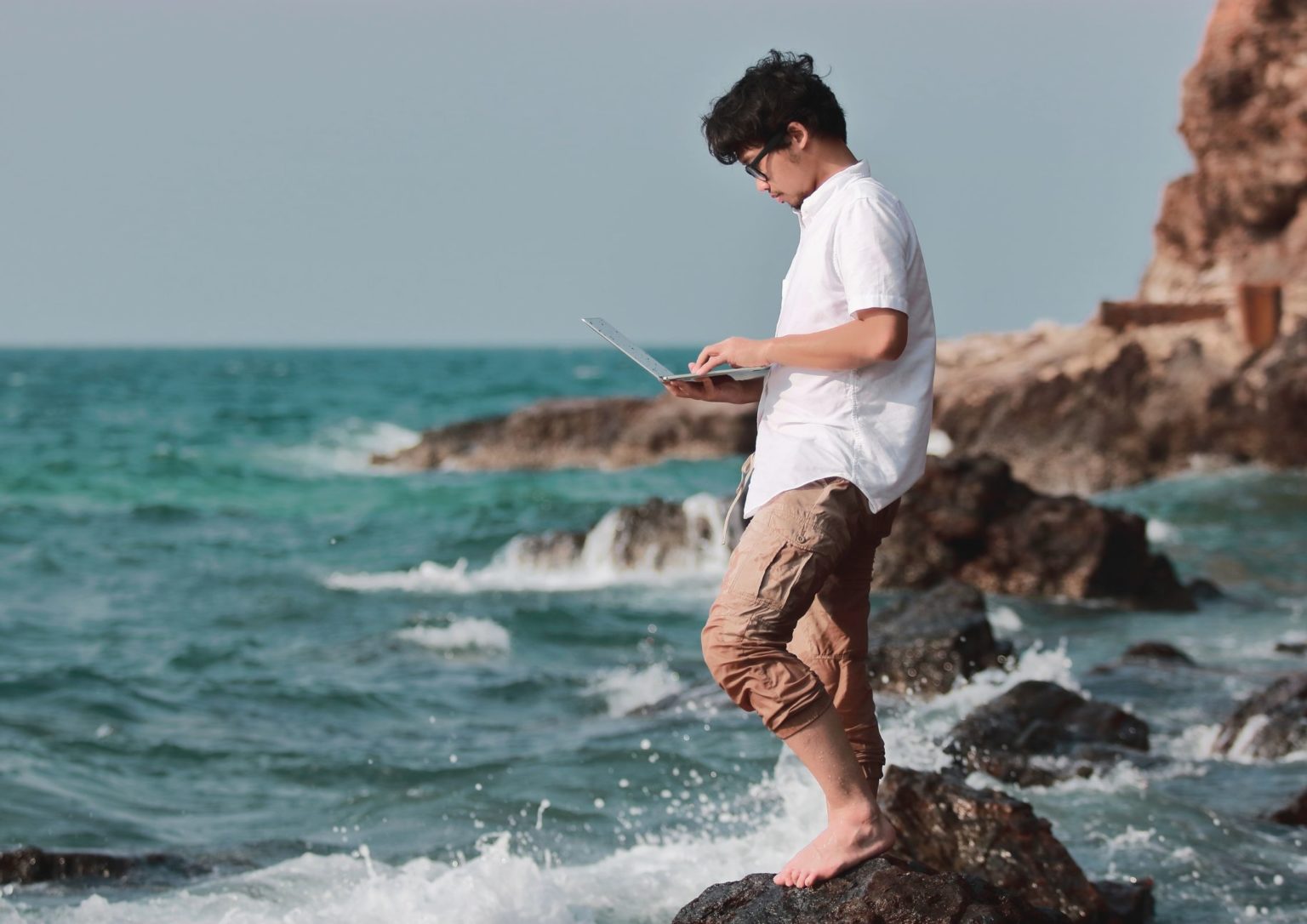 Living Life Lightly: What is The Laptop Lifestyle and is It Right For You?